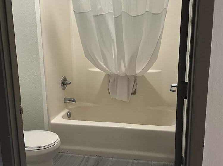 Отель Days Inn By Wyndham Decatur Priceville I 65 Exit 334