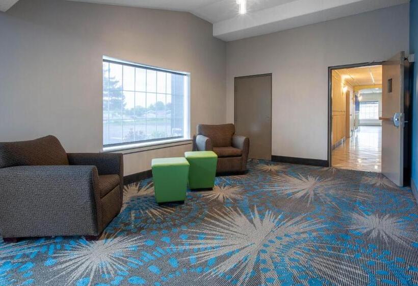 هتل Days Inn By Wyndham Sandusky Cedar Point