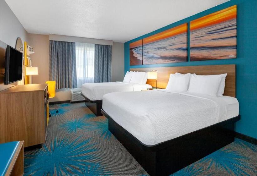 هتل Days Inn By Wyndham Sandusky Cedar Point