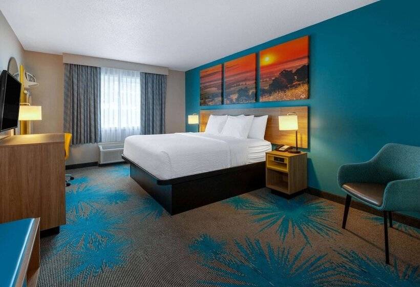 هتل Days Inn By Wyndham Sandusky Cedar Point