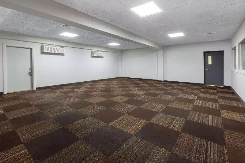 ホテル Days Inn By Wyndham Sandusky Cedar Point