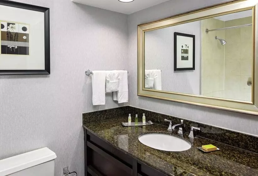 ホテル Doubletree By Hilton Omaha Downtown