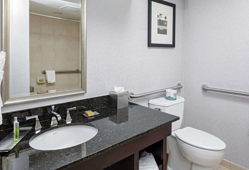 هتل Doubletree By Hilton Omaha Downtown