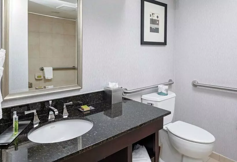 ホテル Doubletree By Hilton Omaha Downtown