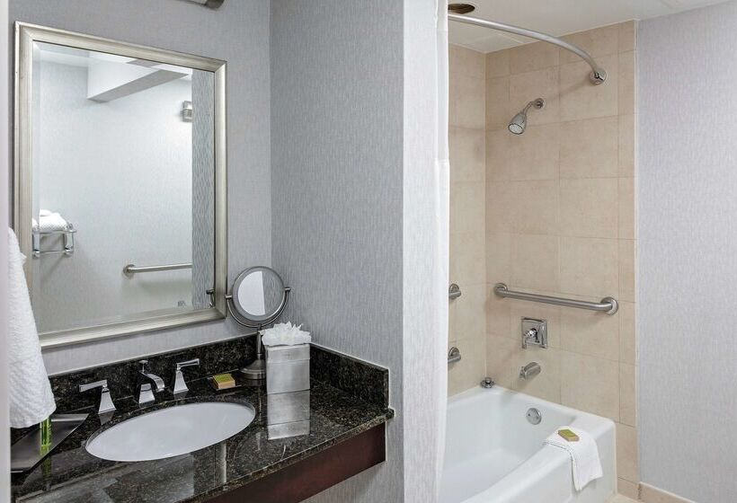 هتل Doubletree By Hilton Omaha Downtown