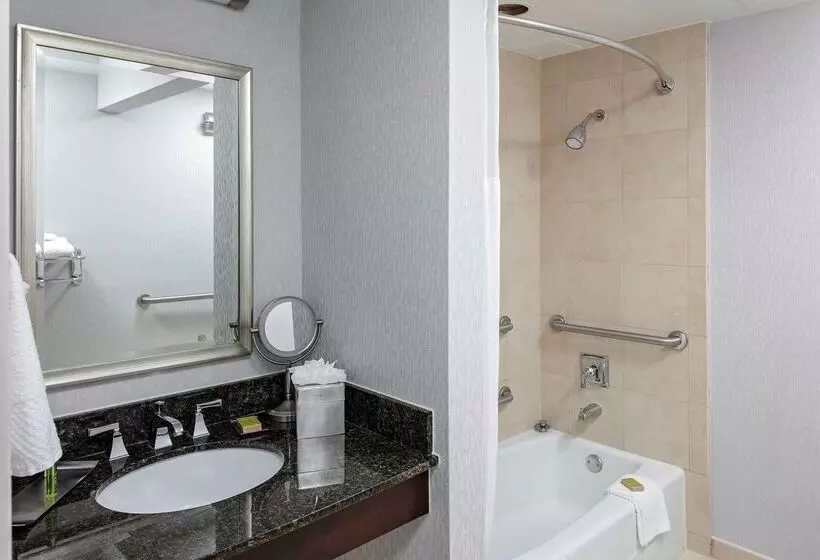 ホテル Doubletree By Hilton Omaha Downtown