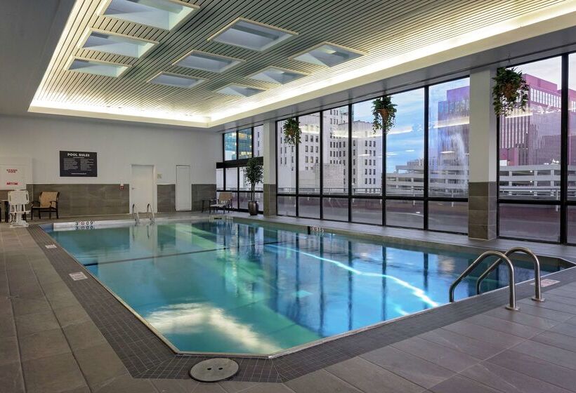 هتل Doubletree By Hilton Omaha Downtown