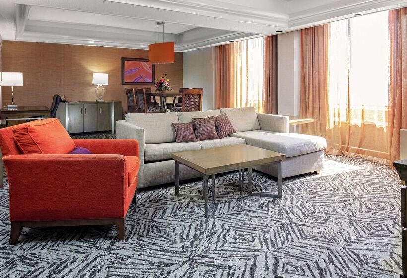 هتل Doubletree By Hilton Omaha Downtown