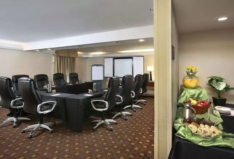 בית מלון כפרי Doubletree By Hilton Denver Thornton