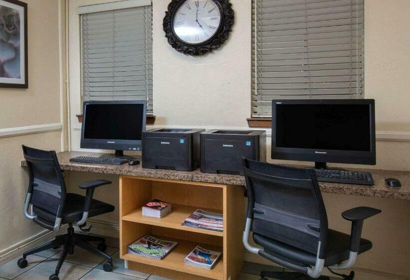 هتل La Quinta Inn & Suites By Wyndham Las Vegas Airport N Conv