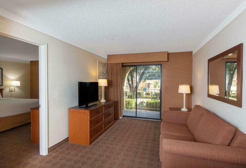 هتل La Quinta Inn & Suites By Wyndham Las Vegas Airport N Conv