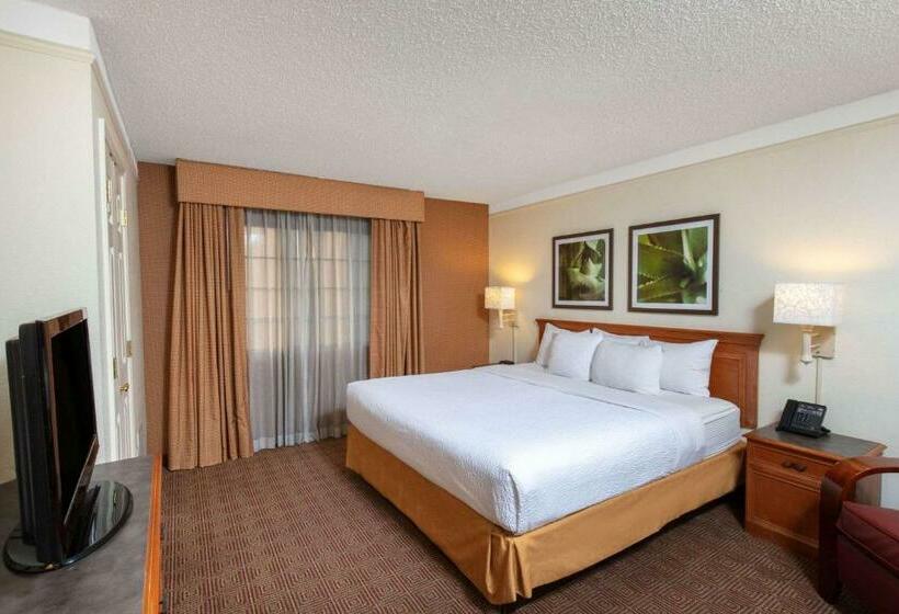 هتل La Quinta Inn & Suites By Wyndham Las Vegas Airport N Conv