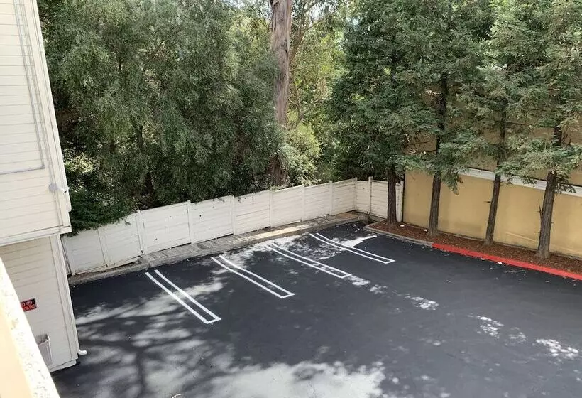 Hotelli Mission Inn San Luis Obispo