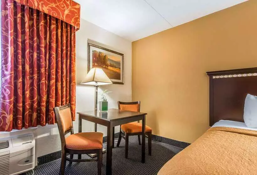 ホテル Quality Inn & Conference Center