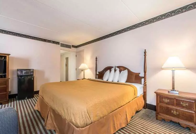 ホテル Quality Inn & Conference Center