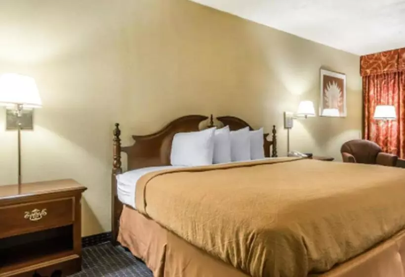 ホテル Quality Inn & Conference Center