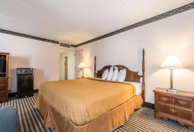 ホテル Quality Inn & Conference Center