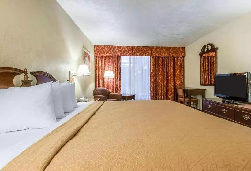 ホテル Quality Inn & Conference Center