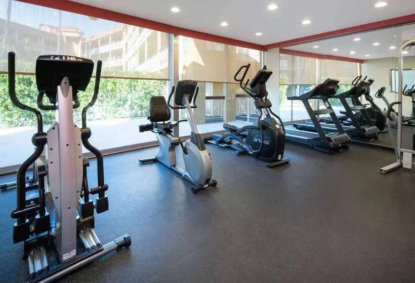 فندق Ramada By Wyndham Burbank Airport