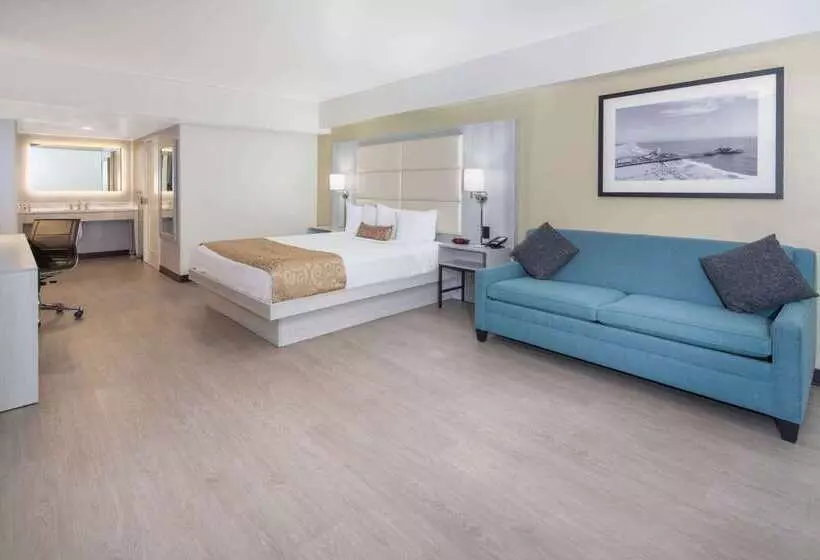 فندق Ramada By Wyndham Burbank Airport