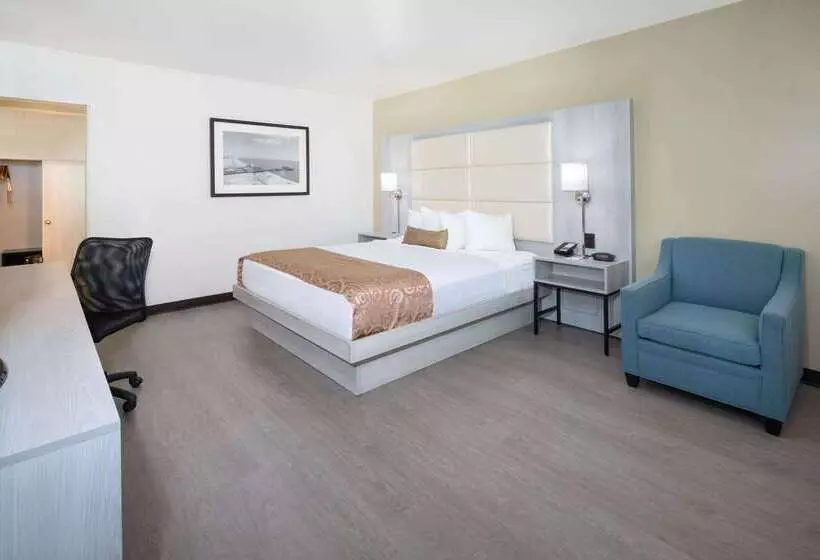 فندق Ramada By Wyndham Burbank Airport