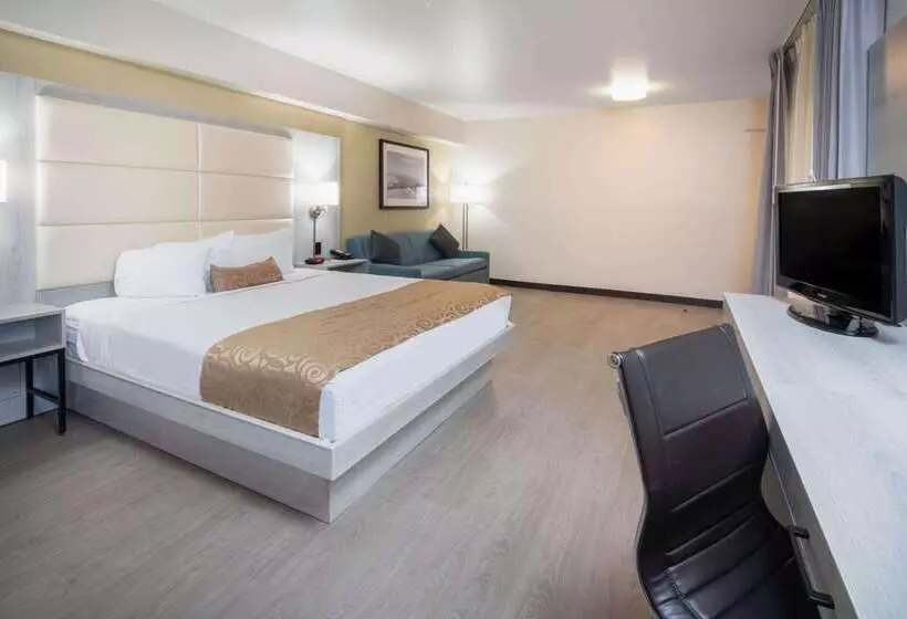 فندق Ramada By Wyndham Burbank Airport