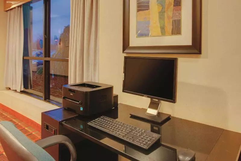 Otel Ramada By Wyndham Fairfield Nj