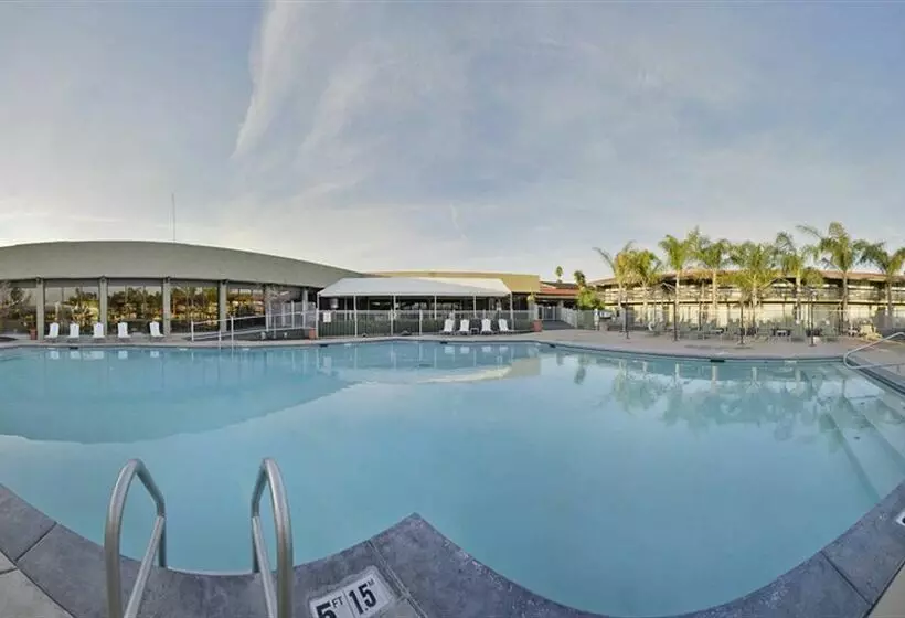 Hotel Clarion Inn and Conference Center