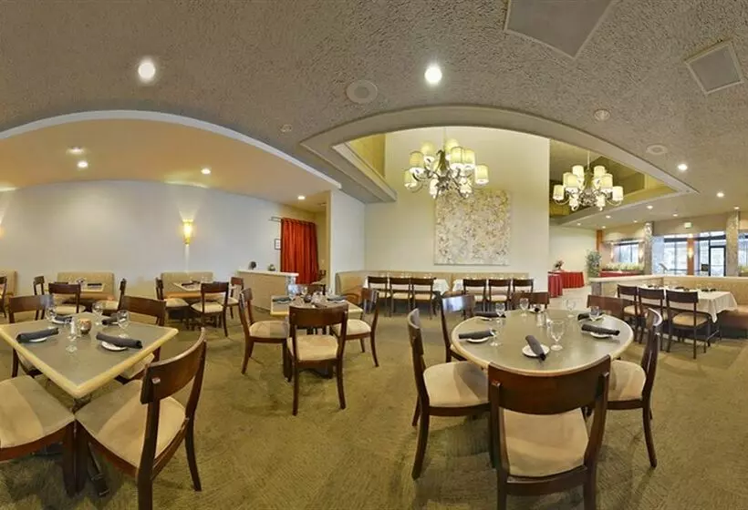 Hotel Clarion Inn and Conference Center