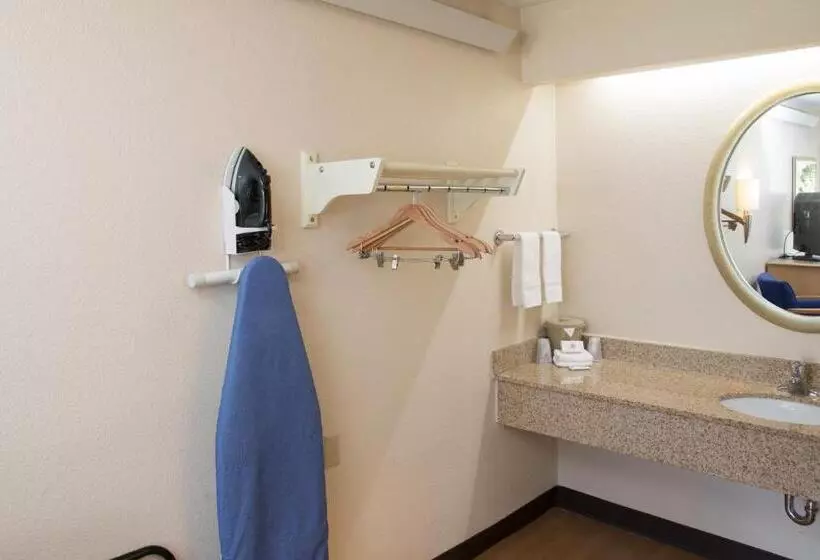 酒店 Red Roof Inn Cincinnati Northeast  Blue Ash