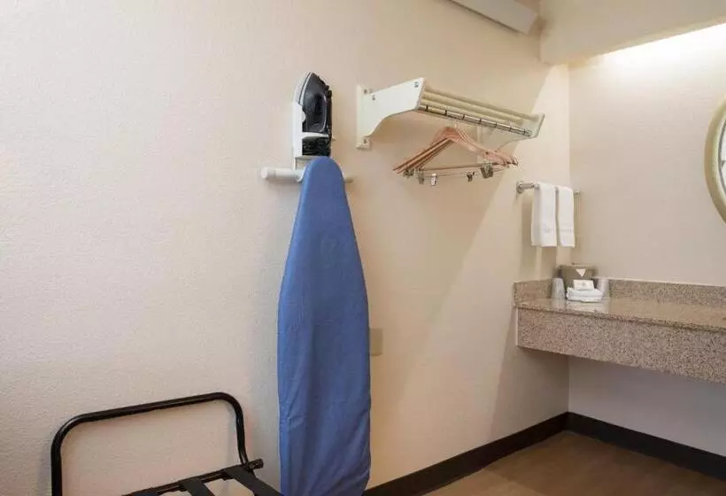 酒店 Red Roof Inn Cincinnati Northeast  Blue Ash