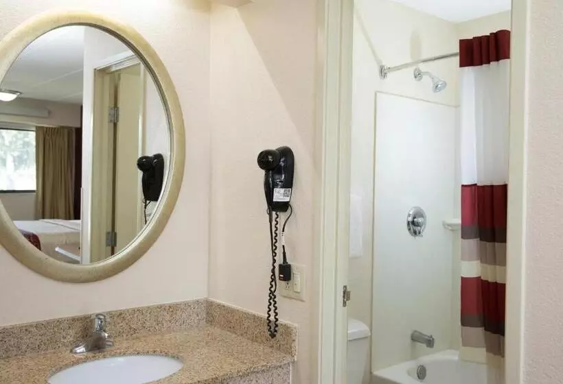 酒店 Red Roof Inn Cincinnati Northeast  Blue Ash