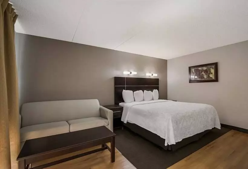 Отель Red Roof Inn Plus+ & Suites Knoxville West Cedar Bluff