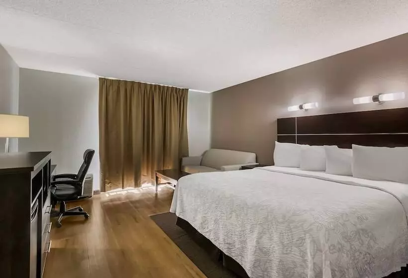 Отель Red Roof Inn Plus+ & Suites Knoxville West Cedar Bluff