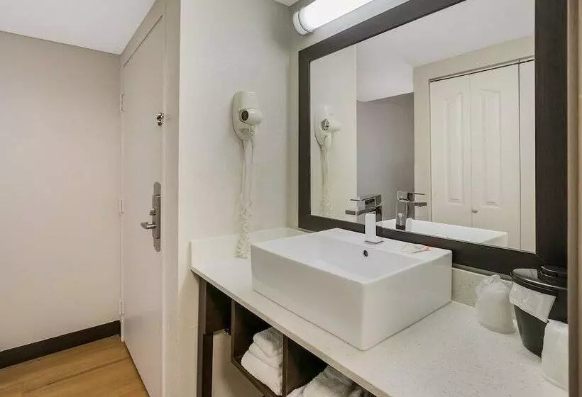 Отель Red Roof Inn Plus+ & Suites Knoxville West Cedar Bluff