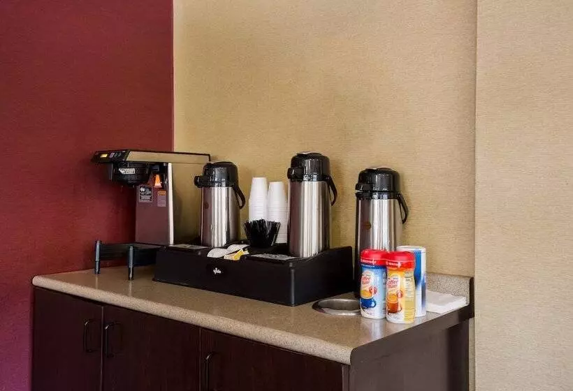 Отель Red Roof Inn Wilkesbarre Arena