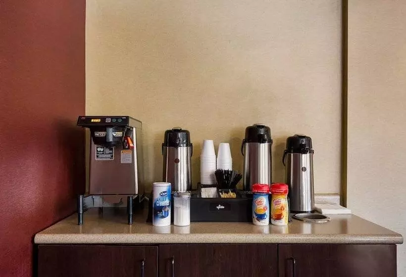 Отель Red Roof Inn Wilkesbarre Arena