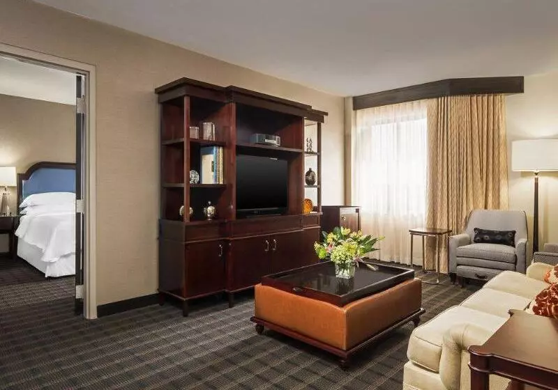 Отель Sheraton Charlotte Airport