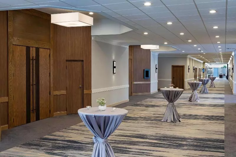 Отель Sheraton Charlotte Airport