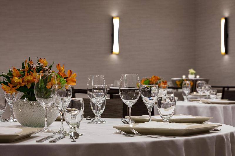 هتل Sheraton Charlotte Airport