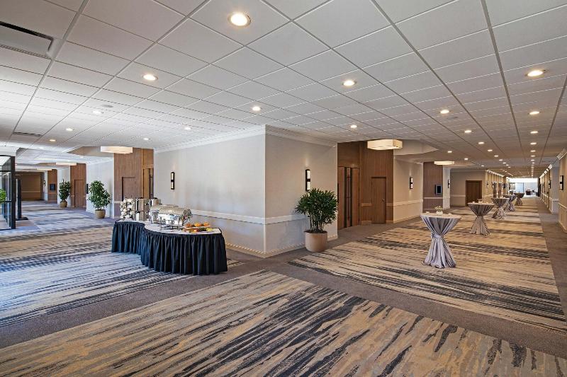 هتل Sheraton Charlotte Airport