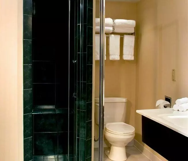 Отель Ramada By Wyndham Greensburg  & Conference Center