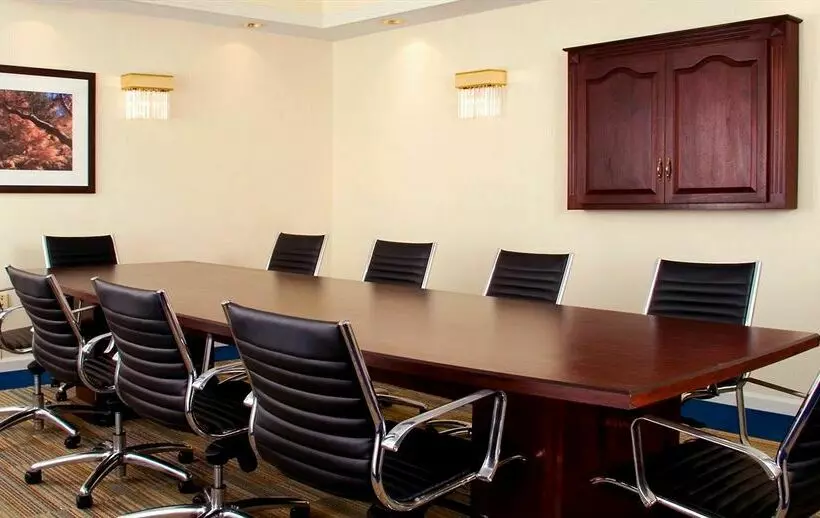 Отель Ramada By Wyndham Greensburg  & Conference Center