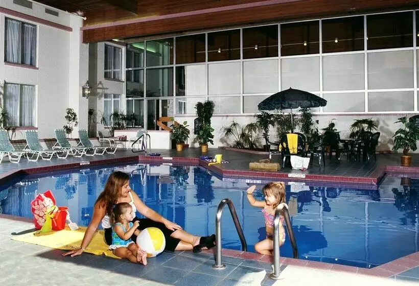 Отель Ramada By Wyndham Greensburg  & Conference Center