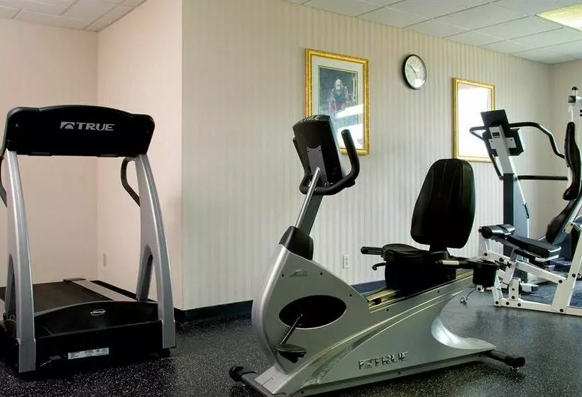 Отель Ramada By Wyndham Greensburg  & Conference Center