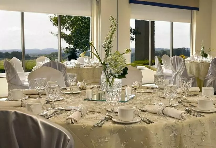 Отель Ramada By Wyndham Greensburg  & Conference Center