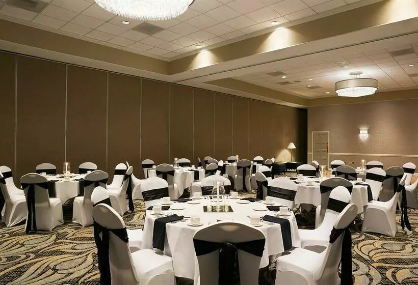 Отель Ramada By Wyndham Greensburg  & Conference Center