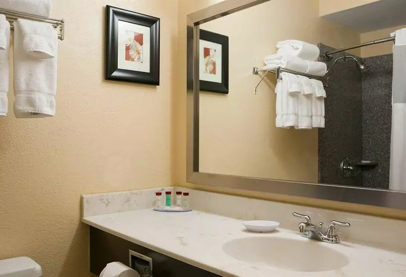 Отель Ramada By Wyndham Greensburg  & Conference Center