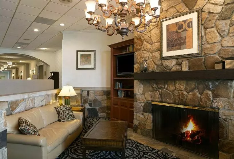 Отель Ramada By Wyndham Greensburg  & Conference Center