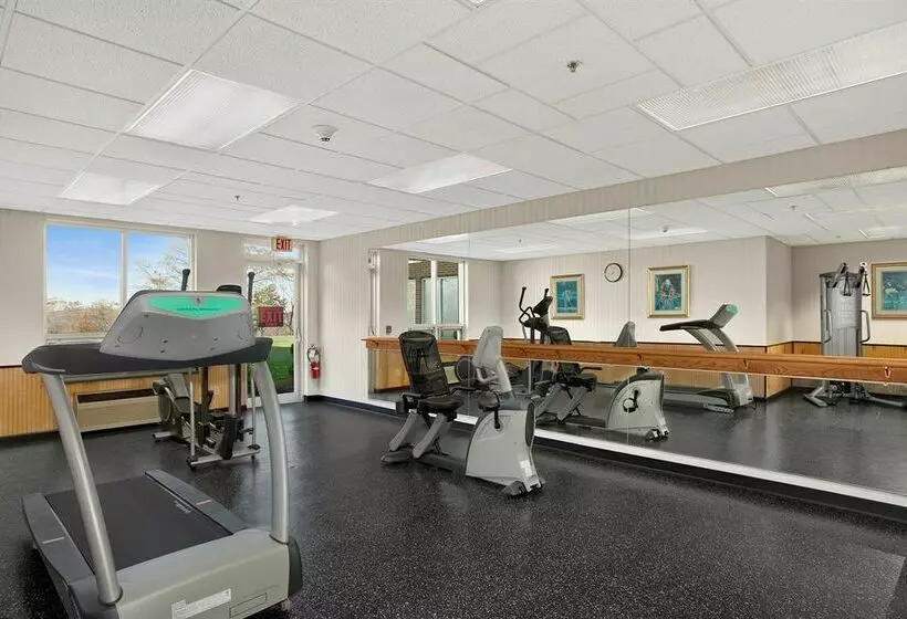 Отель Ramada By Wyndham Greensburg  & Conference Center